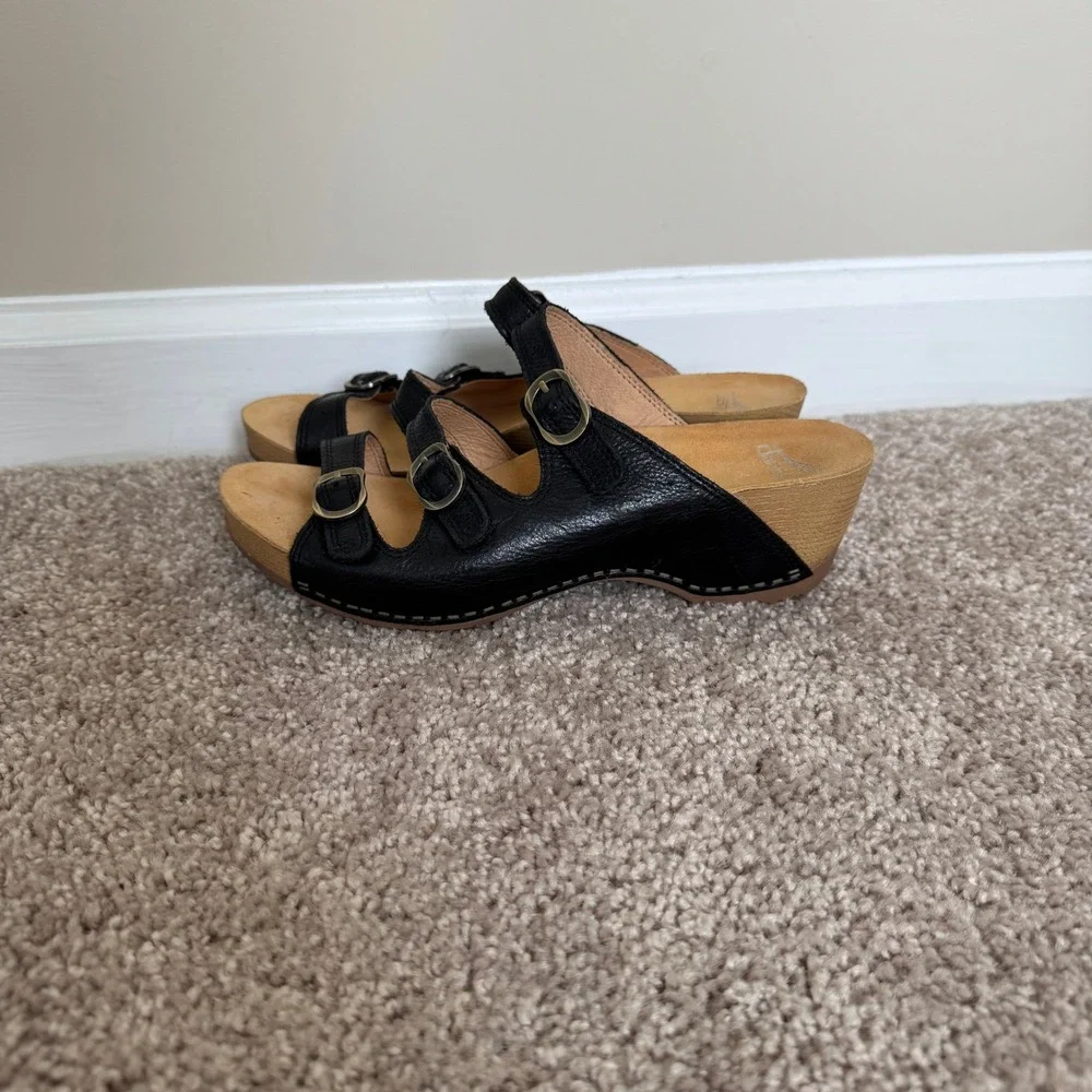 Dansko Women Black Leather Triple Strap Buckle Wedge Slide Sandals Size 38